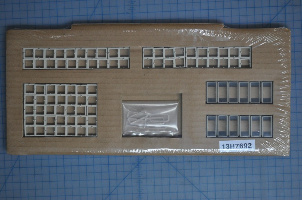 USED IBM 4700 POS 133-Key New Kit MT4800 USED 13H7692