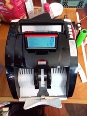 Donavans Expensive Bill Counter Counts Has Much Bills It Can Hold