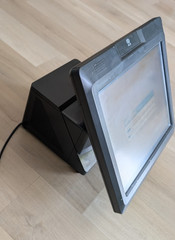 NCR RealPOS TOUCHSCREEN POS Terminal 70XRT Model 7403 w/ Key 15” Display Windows