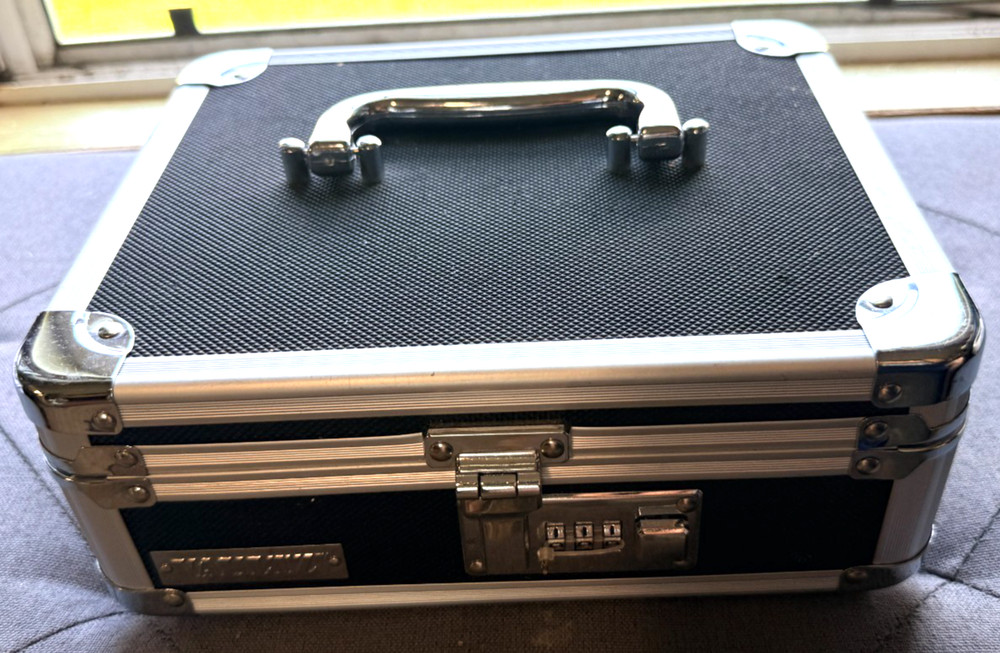 Vaultz Metal Locking Cash Box w/ Combination Lock & Handle 8 x 10&Prime;, Lightly Used