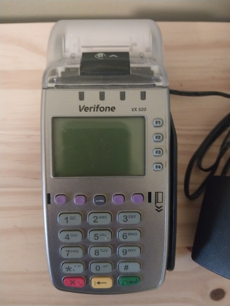 Verifone VX520 POS Credit Card Reader Machine #M252-653-A3-NAA-3 w/ AC Adapter