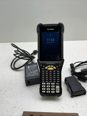 Zebra MC9300B-GSHDG4NA AMAZINH CONDITION W/ Spare Battery And Charger