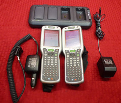 HANDHELD HAND HELD DOLPHIN 9500L00 POCKET PC SCANNER, 4 BATTERIES, CHARGER