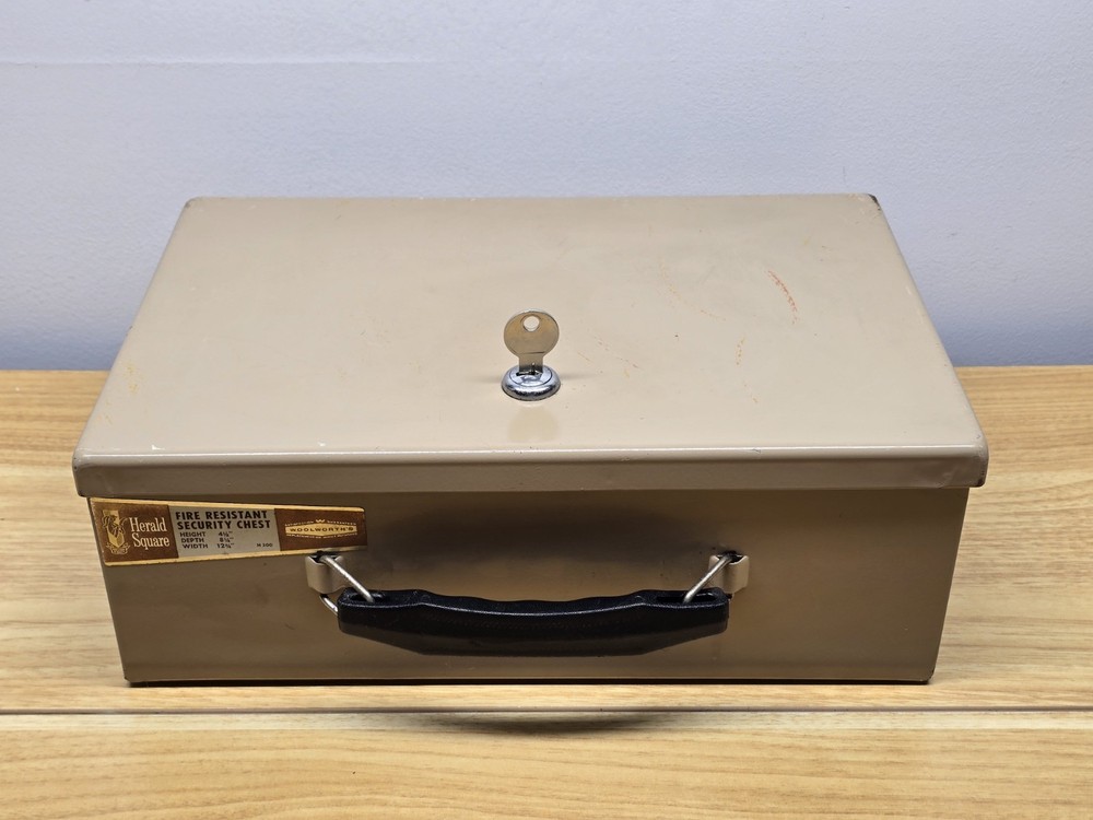 Fire Resistant Herald Square Woolworth H300 Cash Lock Security Chest With 1 Key