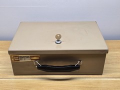 Fire Resistant Herald Square Woolworth H300 Cash Lock Security Chest With 1 Key