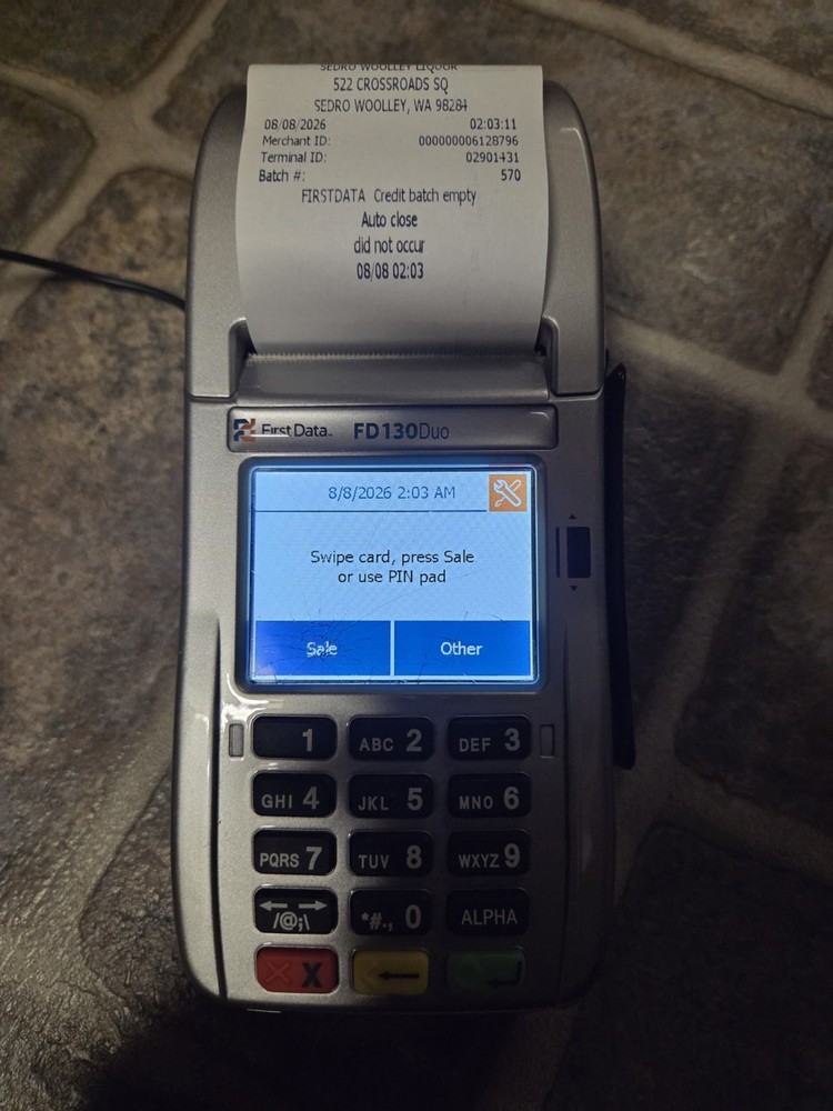 First Data FD130 Duo Credit/ Debit Card Terminal Cracked Screen. Tested