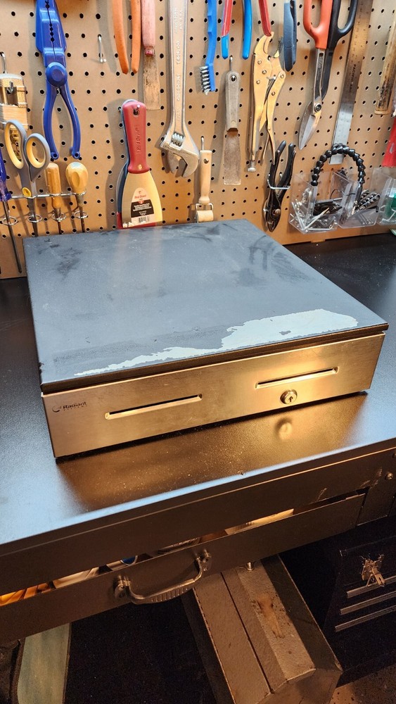 Radiant Systems CD00037 POS Cash Drawer with Key Included