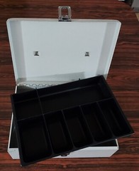 Metal Cash Box (grey) « x8&Prime;x11 » with Latch, no key, has plastic tray inside