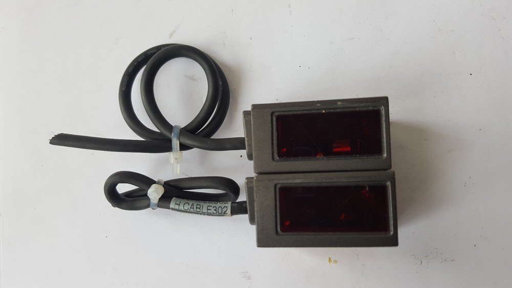 LOT OF 2 KEYENCE BL-601 Laser Barcode Scanner Reader (RS4.4B11)