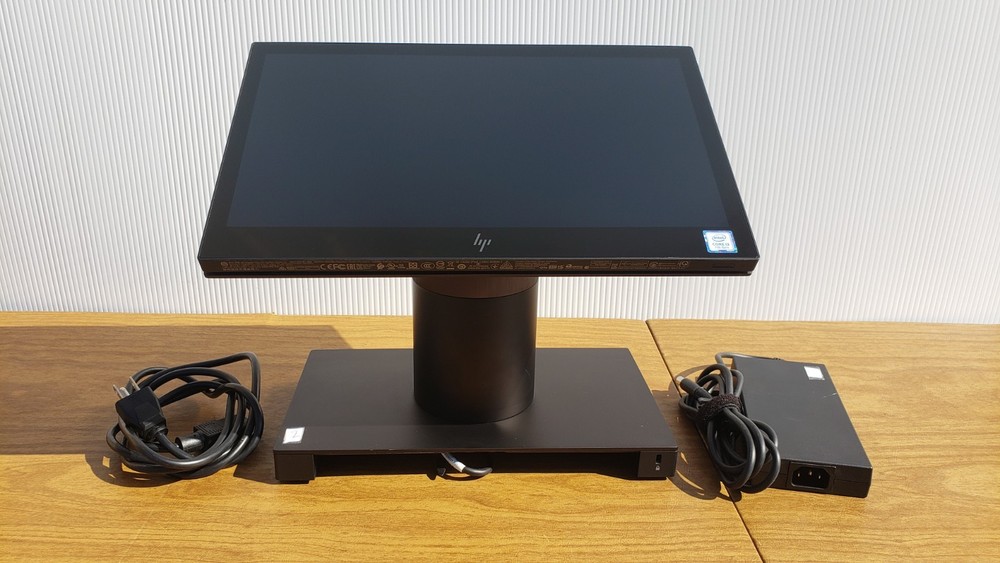 HP Engage One 143 AIO PC i3-7100U 2.4GHz 8GB 128GB SSD Touchscreen Ubuntu Linux