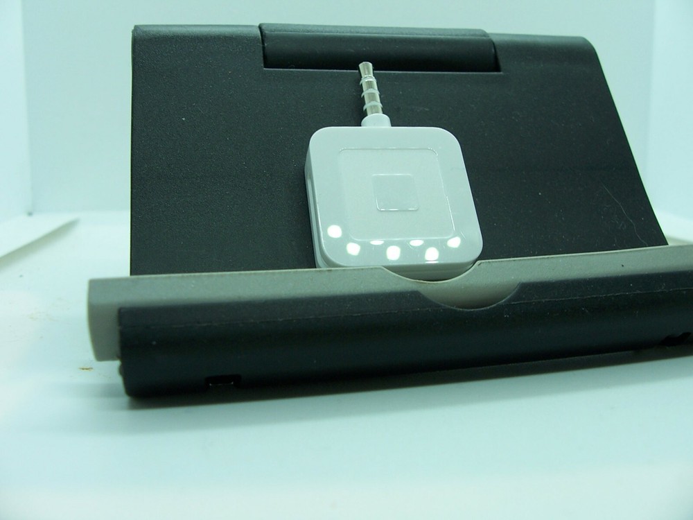 Square – Reader for Magstripe (Android & Iphone with 3.5 mm headset jack) White