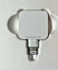 Square – Magstripe Reader with Lightning Connector – Glossy White